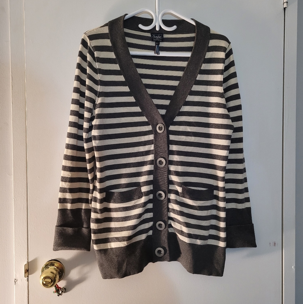 TWIK SWEATER - SIZE LARGE